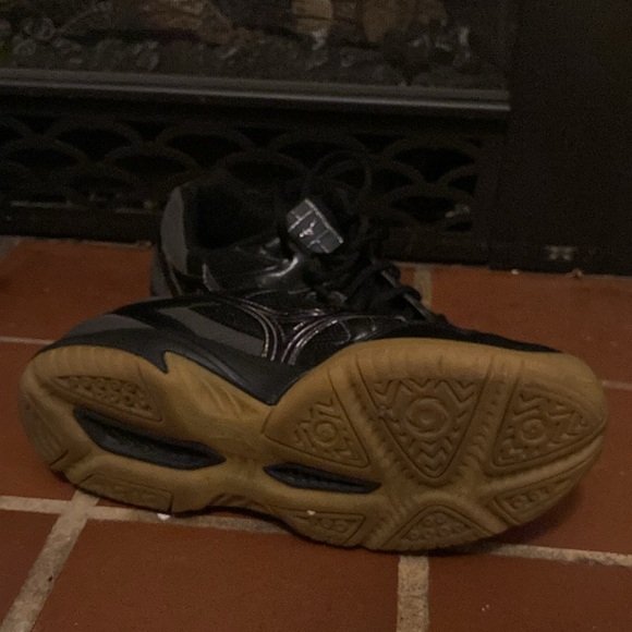 Black volleyball shoes - Picture 2 of 2